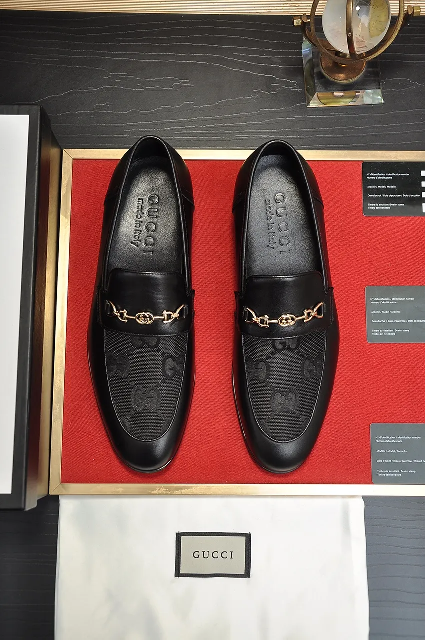 Men's shoes💰500💶Italy's top luxury men's shoe giant (GUCCI) (Gucci) (full cowhide lining) new arrival🍃Original European style🔰 Pleasant to the eye😍In order to make the shoes more durable and non-deformable🌀The production continues to follow traditional methods but there is still no lack of innovation💪Choose original sheepskin for the leather♻️ Smooth and natural And extra bright ⭐Made of imported cowhide, the first choice of rich people 38-45 (45 customized)